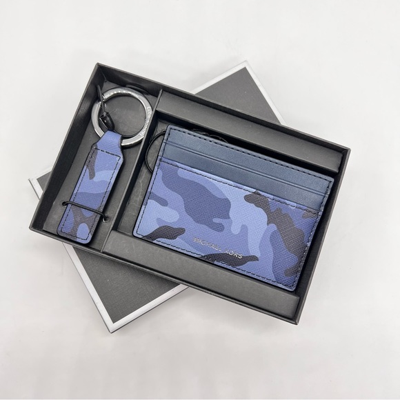 Michael Kors Card Case & Key Holder Set - Picture 3 of 9